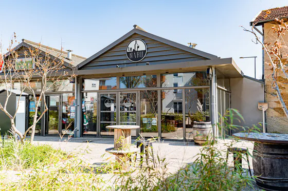 La façade du Nabu et sa terrasse